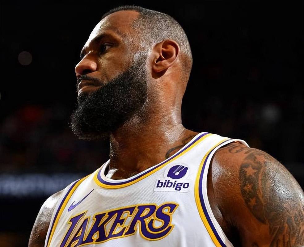 德甲没比赛的一天， 大家都在用想象力踢球。 等真正开踢的时候， 可能又全都要重来。 有些期待， 也许一开场就碎了。 [井]德甲 [井]德甲日常 [井]懂球的都懂