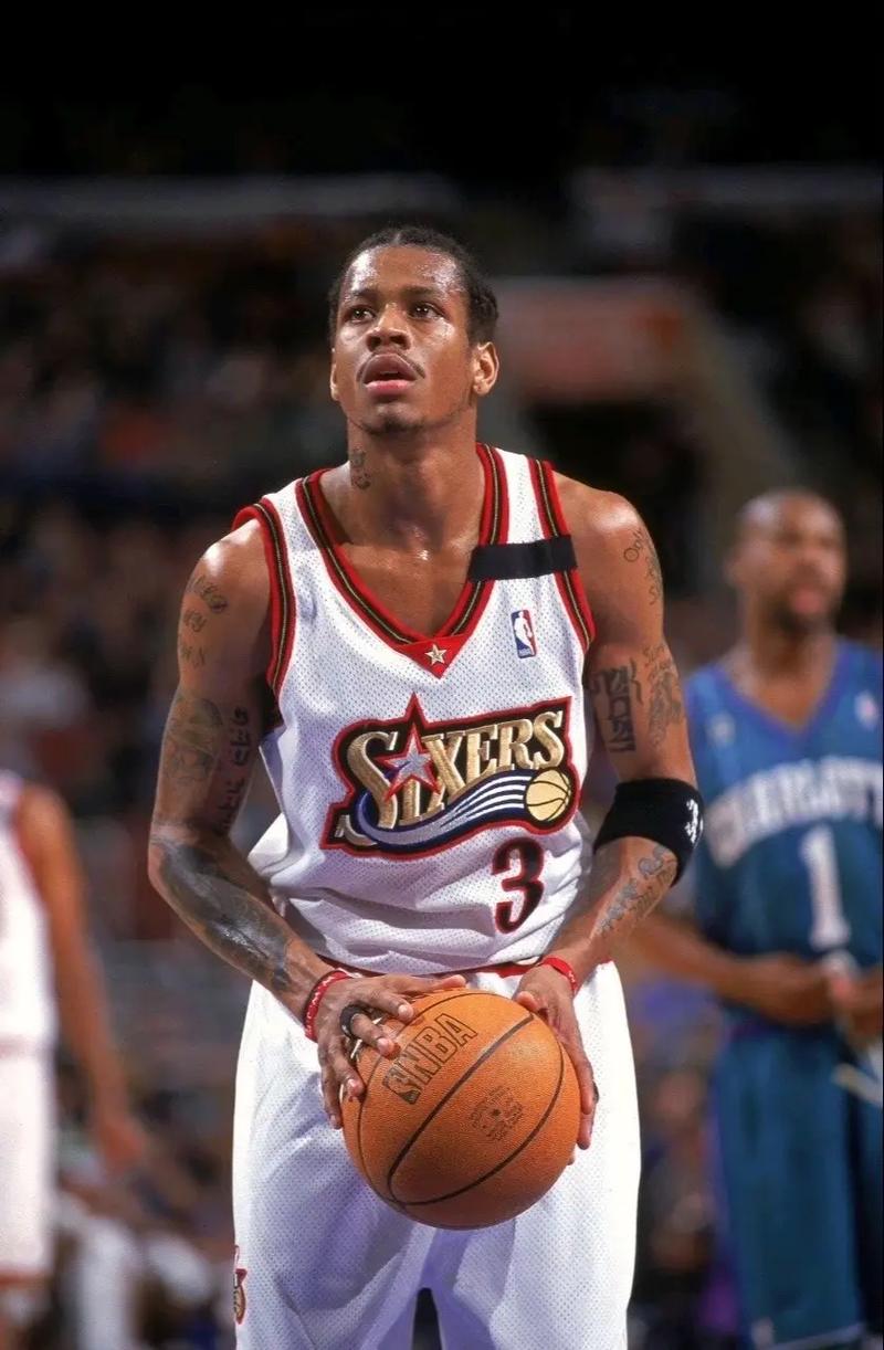 欧文突破防守送出制胜助攻