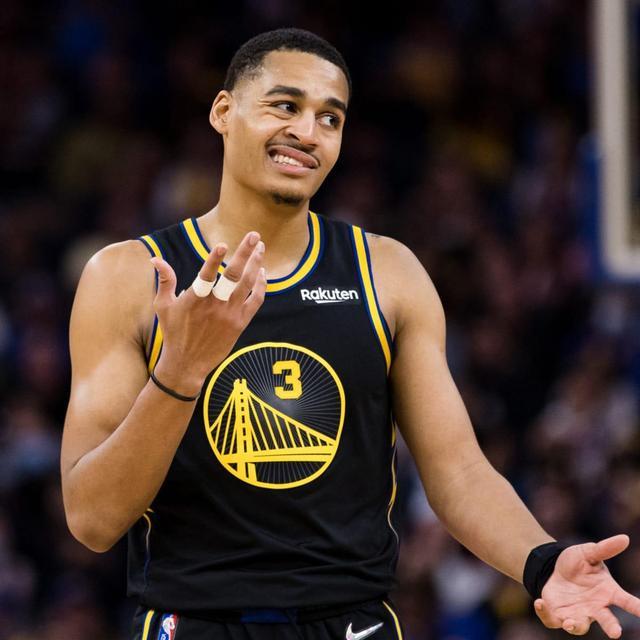 突发恶疾？格林不满判罚现场表演空气拳