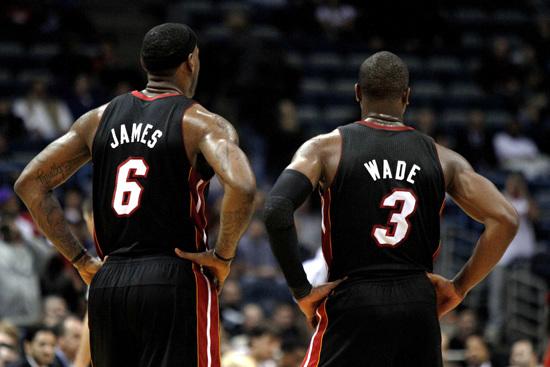 王曼昱3-0横扫李恩惠，发挥稳定，技术多样，孙颖莎等队友观战学习。