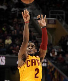 桑德斯谈对位库里：他是非常伟大的球员 我就想着把自己的事做好