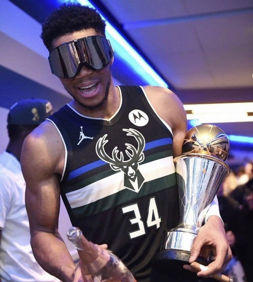 《FF7RE》导演自曝险改破坏剑造型 第三部核心已完工