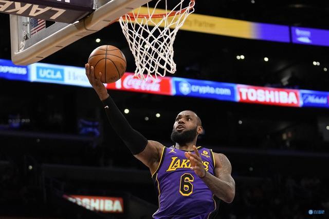 持球大核！康宁汉姆首节9分钟6中5贡献12分3助 正负值+2