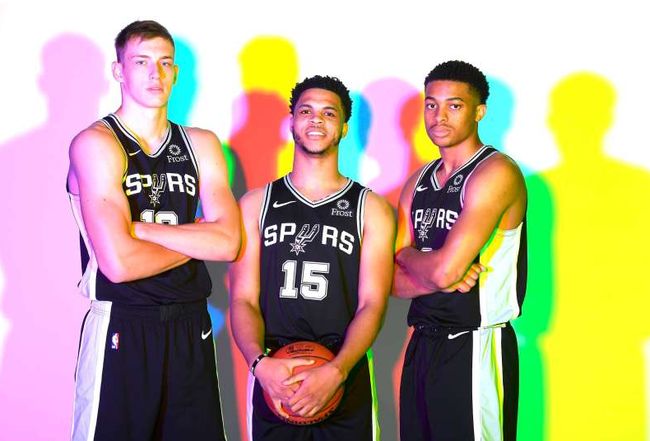 [CBA]莫兰德妙传 王岚嵚干拔打成3+1