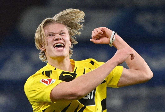 中超：上海海港主场4-1大胜深圳