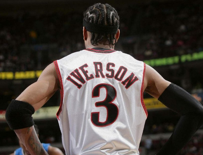 铃木一朗在 2015 年于马林鱼队时被全场球迷要求客串投球，引发全场高潮