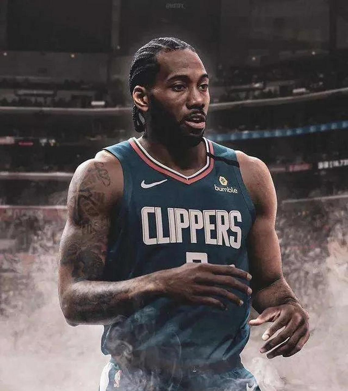 里夫斯：詹姆斯作为最伟大的球员，愿意为了正确选择牺牲自己